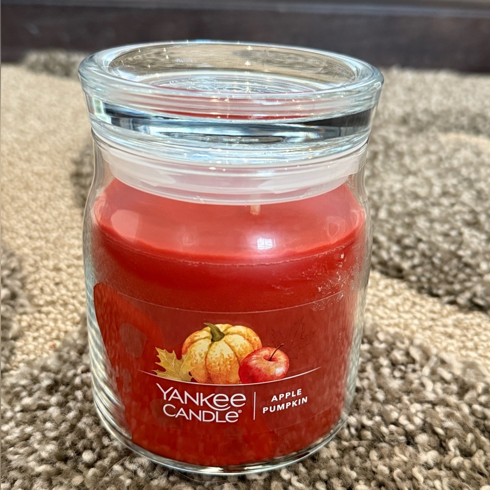 NEW. Yankee Candle Apple Pumpkin scented Candle. 13 oz. - Picture 8 of 13